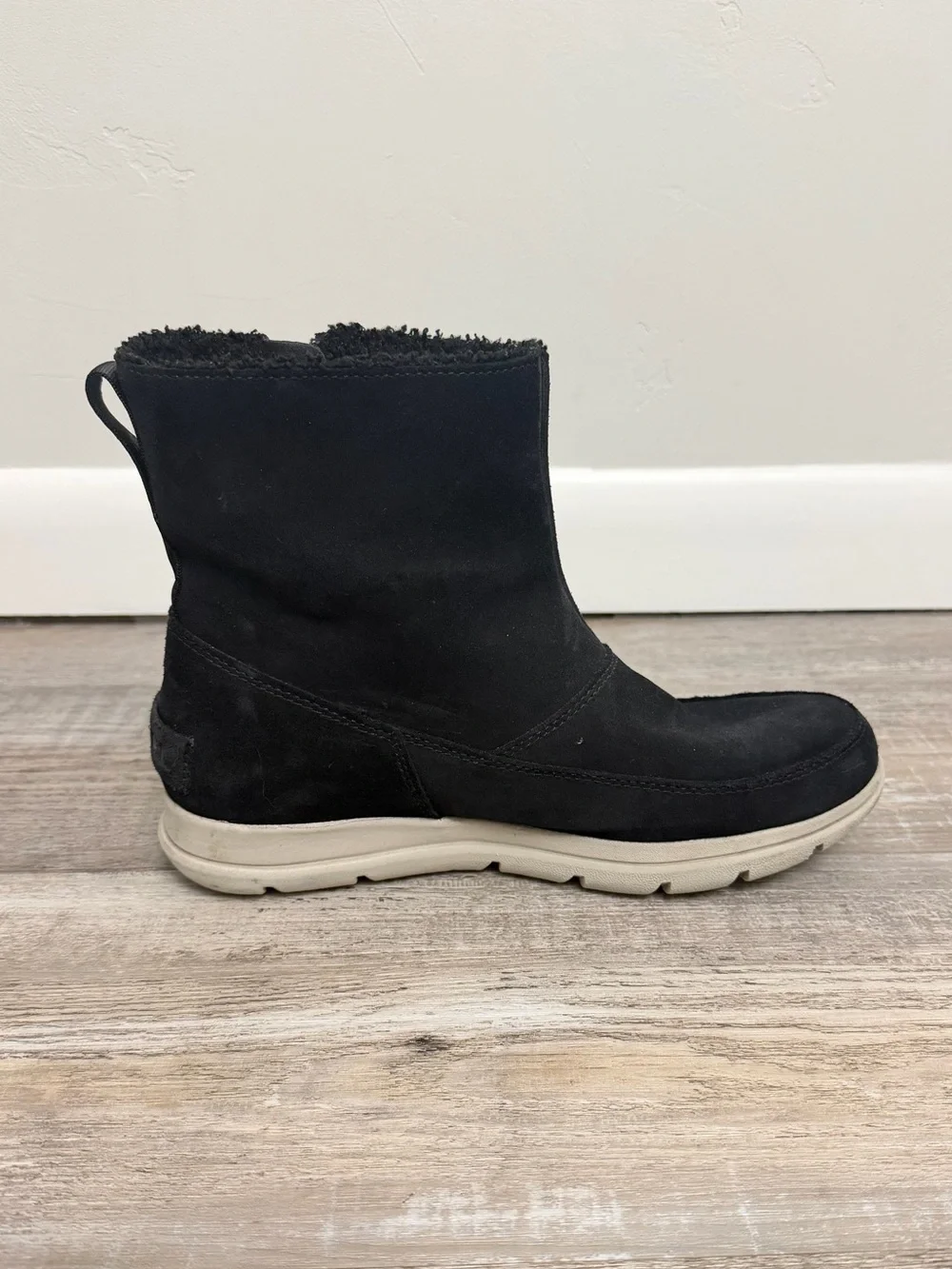 Sorel Explorer Zip Black Suede Women’s Boots, size 8